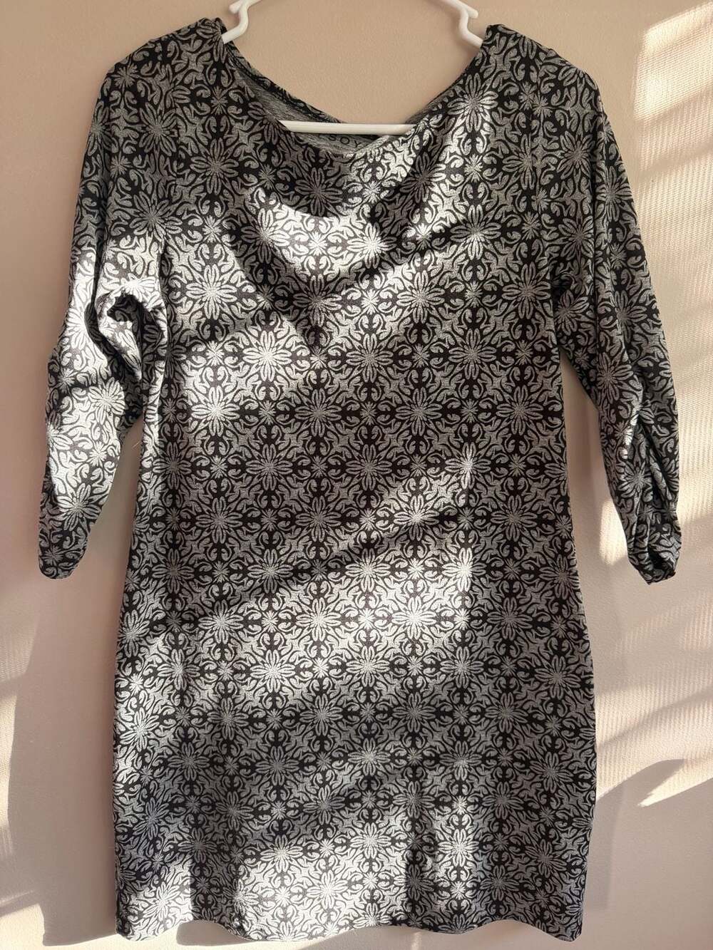 Soybu Dress Size M Gray Black Floral 3/4 Ruched Sleeve Shift